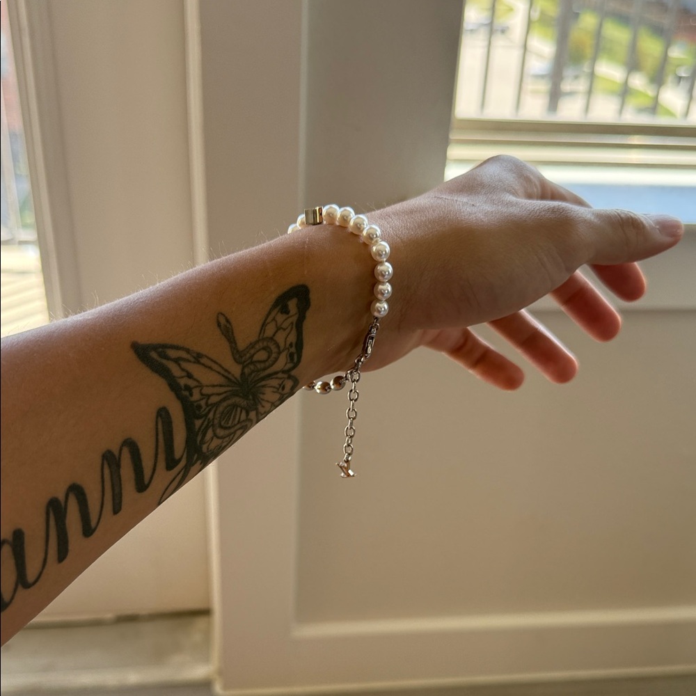 Louis Vuitton Pearl and Silver Bracelet - Picture 3 of 6